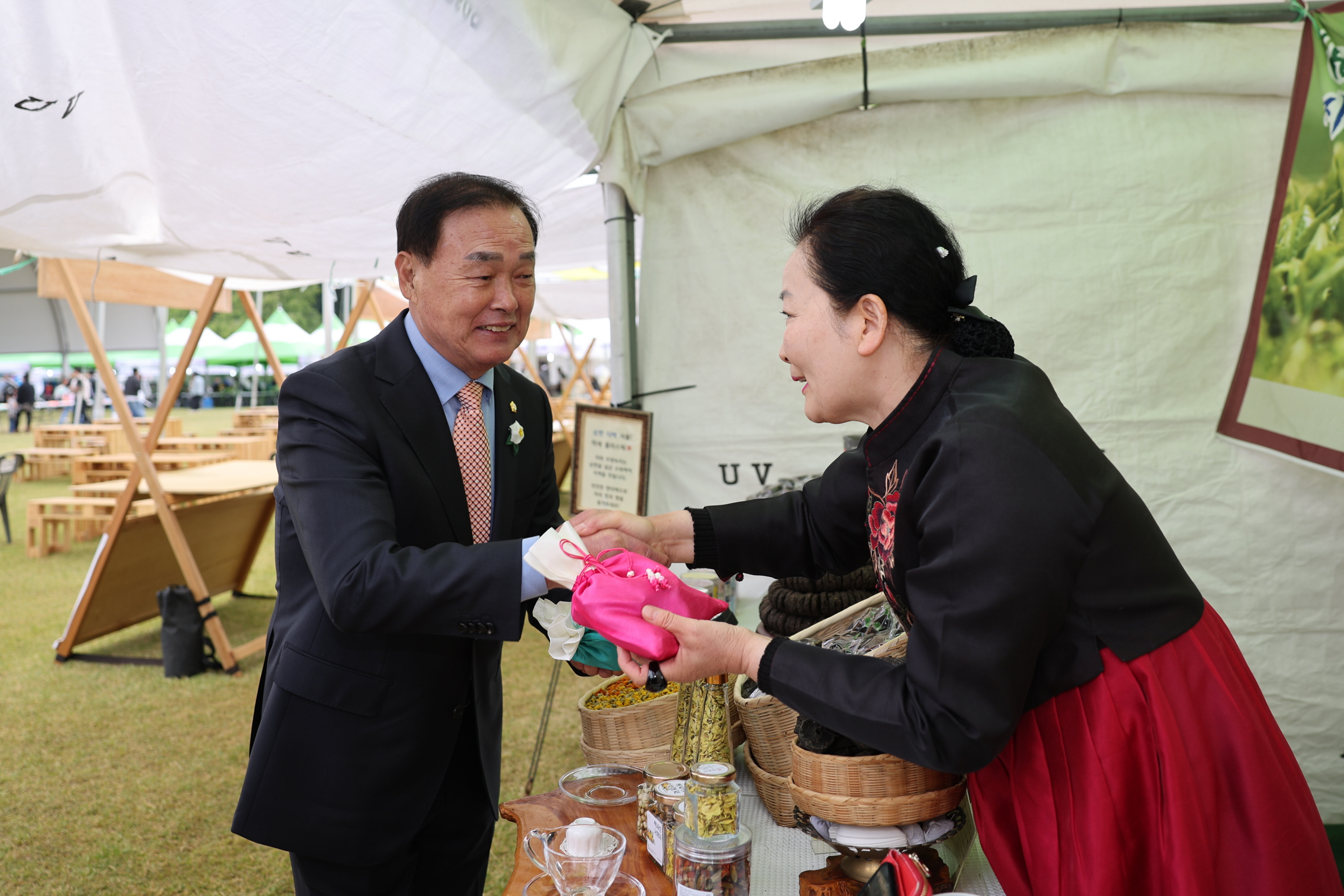제13회 대한민국다향예술대전 시상식 및 다향제 축제장 부스 격려  2